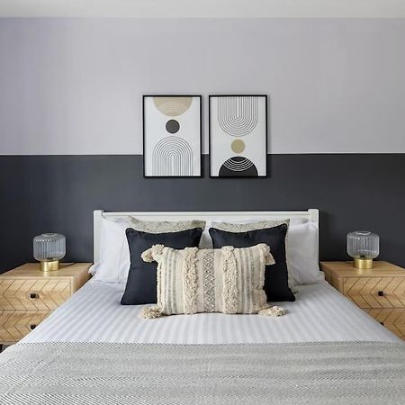 לונדון Stylish & Spacious 3 Bed Apartment With Fast Wifi, Close To Tube & Wembly מראה חיצוני תמונה