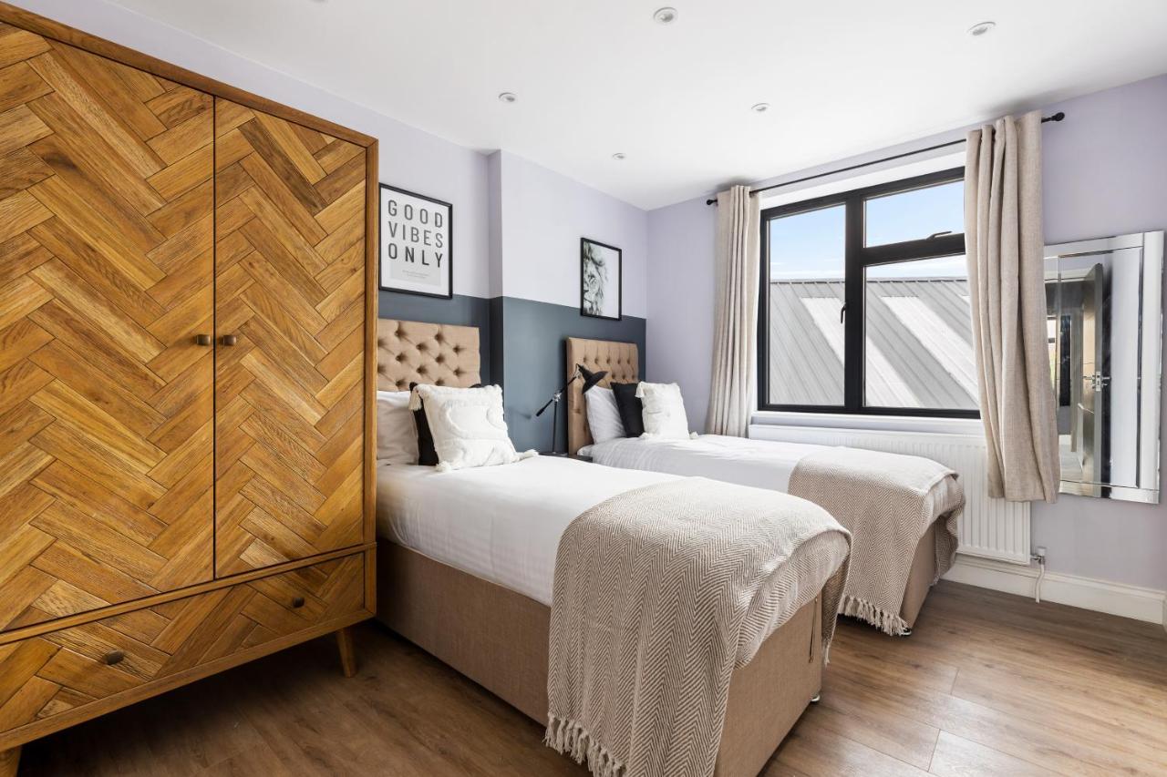 לונדון Stylish & Spacious 3 Bed Apartment With Fast Wifi, Close To Tube & Wembly מראה חיצוני תמונה