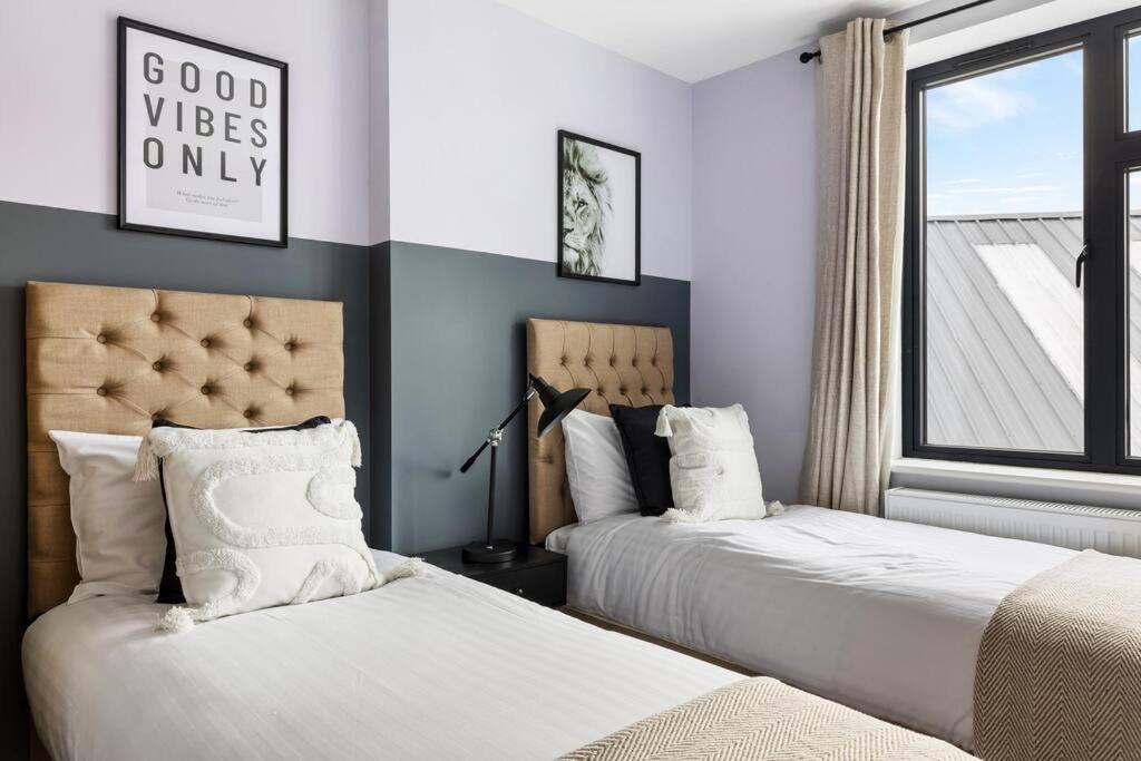 לונדון Stylish & Spacious 3 Bed Apartment With Fast Wifi, Close To Tube & Wembly מראה חיצוני תמונה