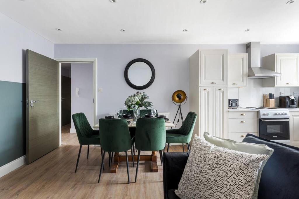 לונדון Stylish & Spacious 3 Bed Apartment With Fast Wifi, Close To Tube & Wembly מראה חיצוני תמונה