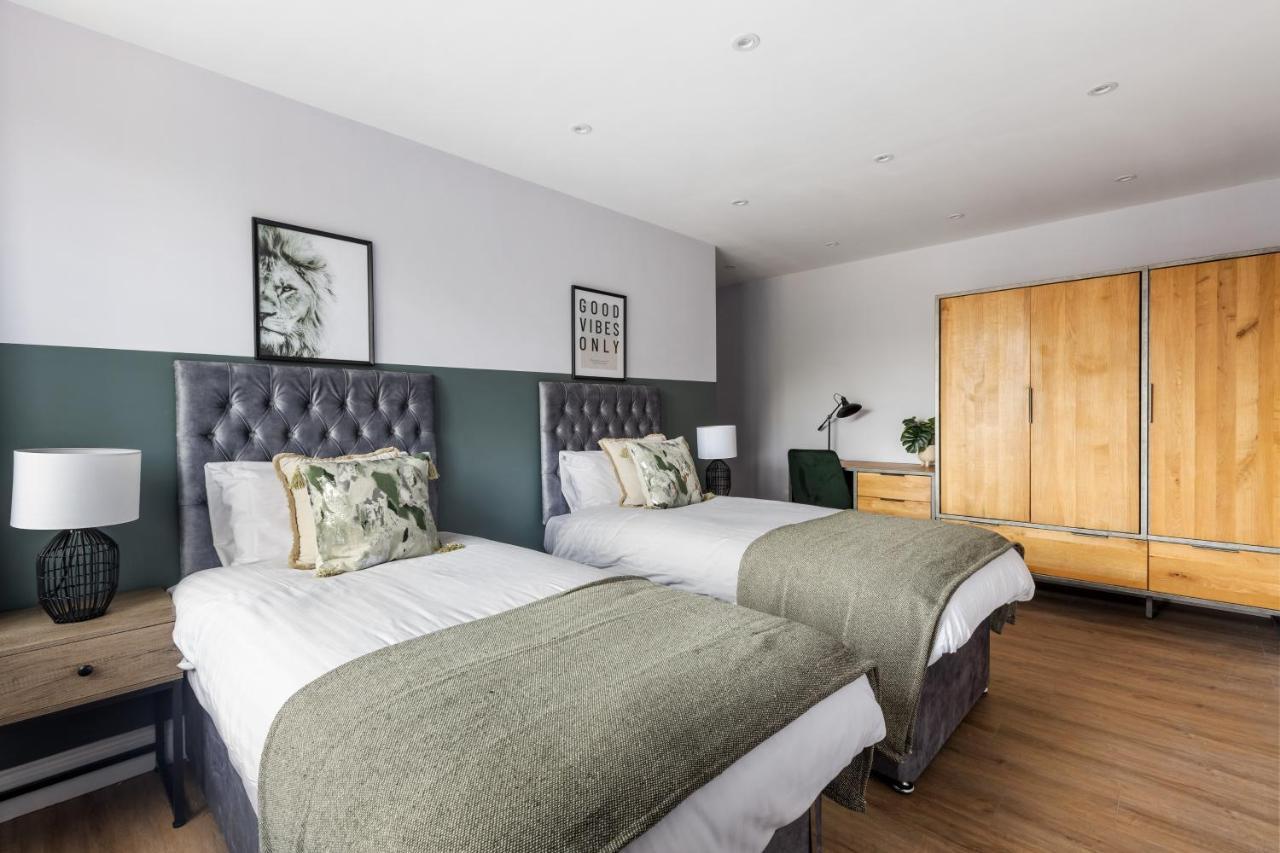 לונדון Stylish & Spacious 3 Bed Apartment With Fast Wifi, Close To Tube & Wembly מראה חיצוני תמונה