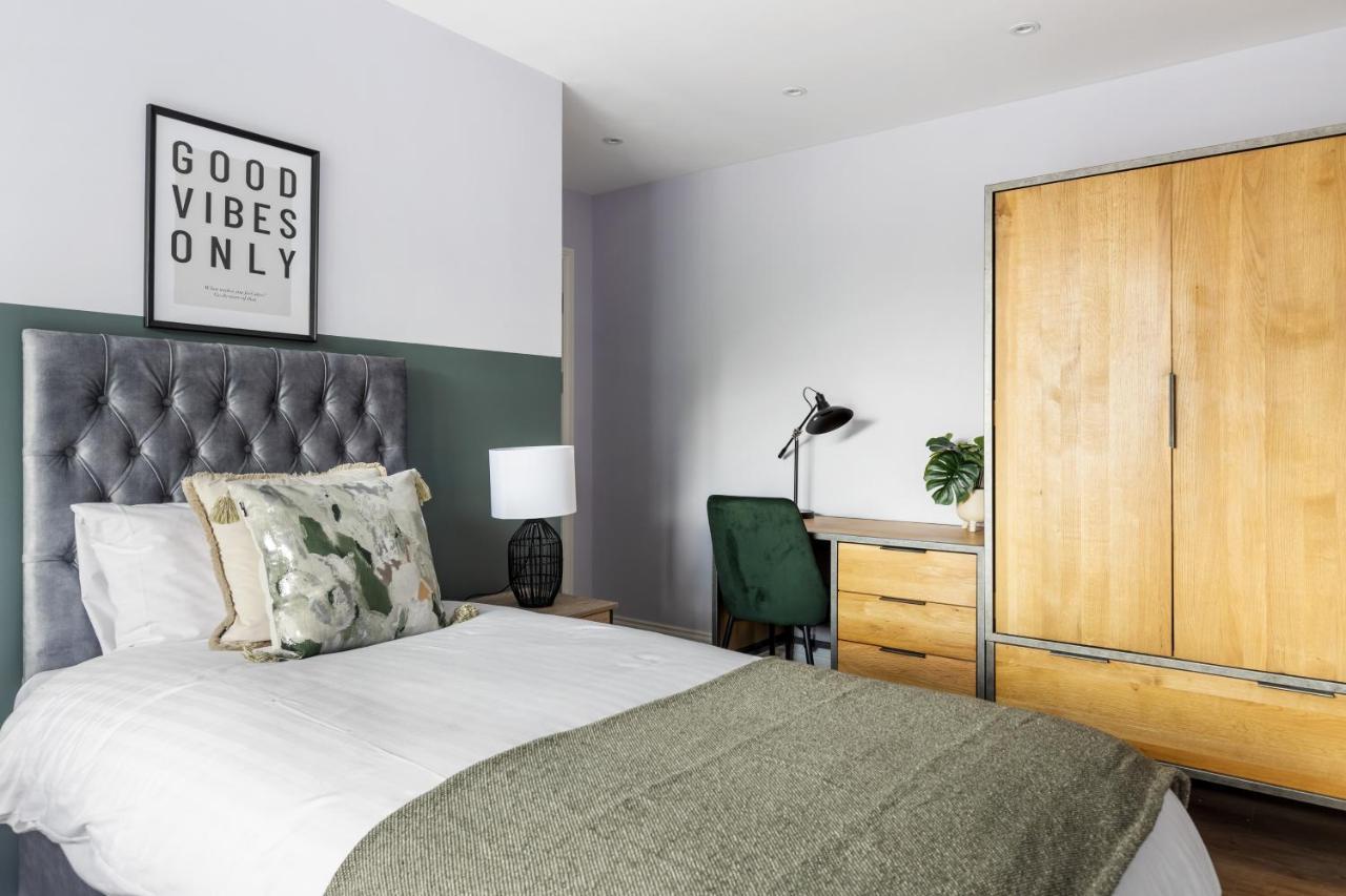 לונדון Stylish & Spacious 3 Bed Apartment With Fast Wifi, Close To Tube & Wembly מראה חיצוני תמונה