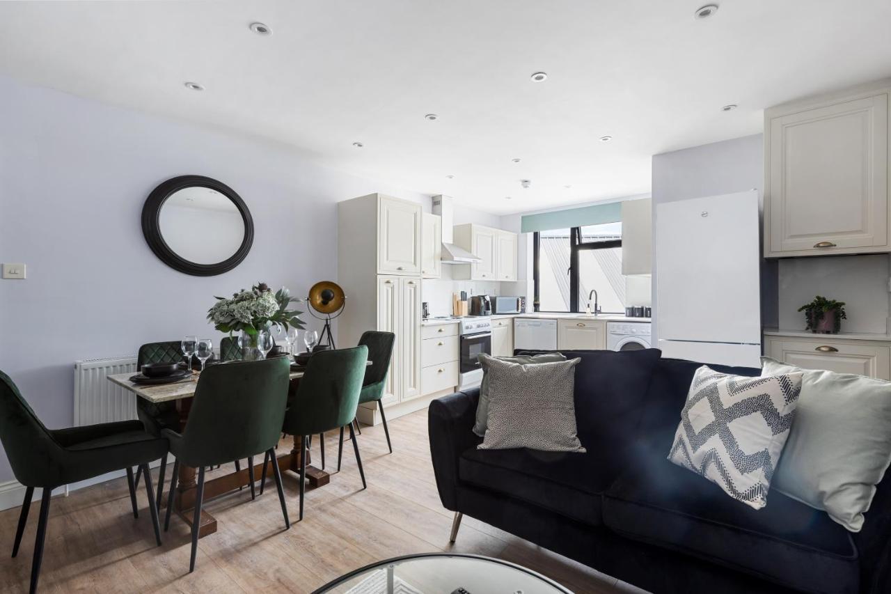 לונדון Stylish & Spacious 3 Bed Apartment With Fast Wifi, Close To Tube & Wembly מראה חיצוני תמונה