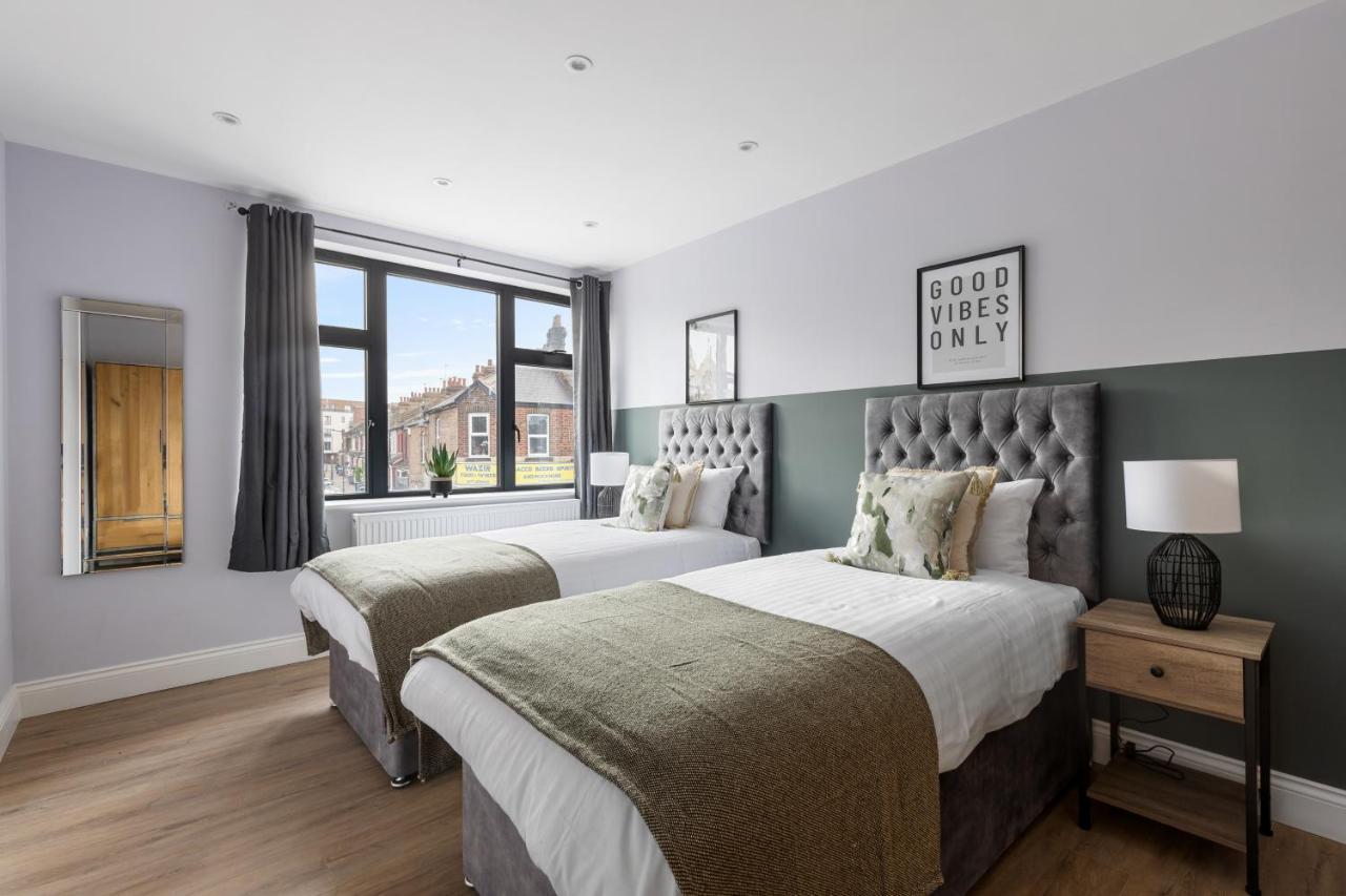 לונדון Stylish & Spacious 3 Bed Apartment With Fast Wifi, Close To Tube & Wembly מראה חיצוני תמונה