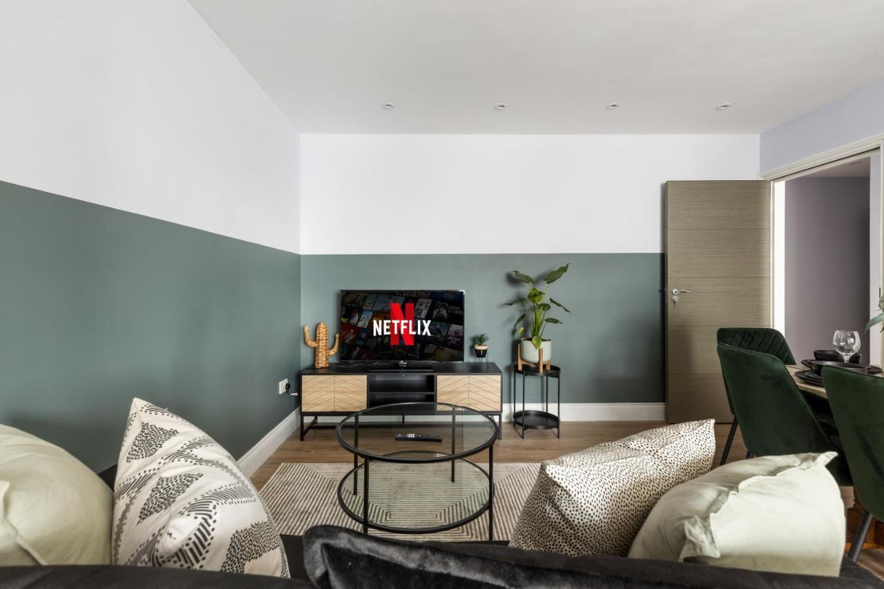 לונדון Stylish & Spacious 3 Bed Apartment With Fast Wifi, Close To Tube & Wembly מראה חיצוני תמונה